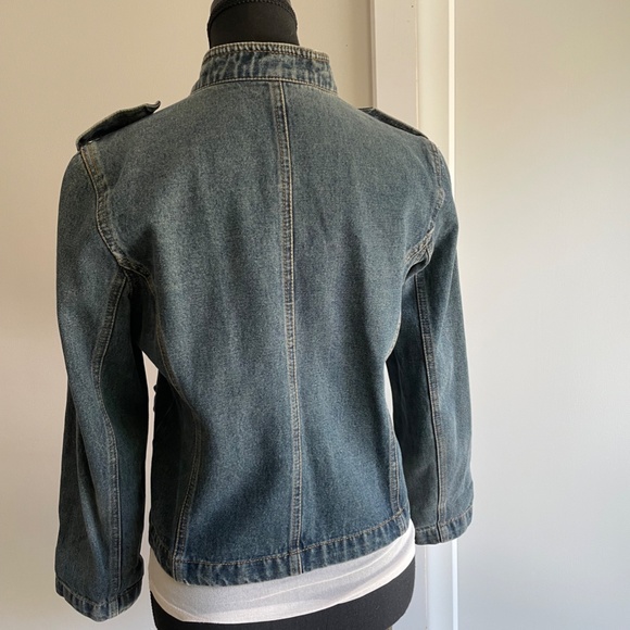 Denim Jacket Waist Length Shoulder Epaulets-  Harve Benard - Picture 9 of 10